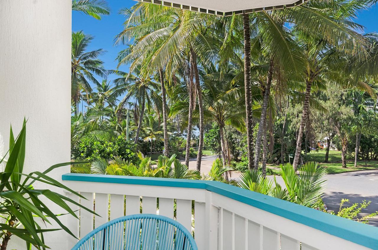 By The Sea Port Douglas Rom bilde