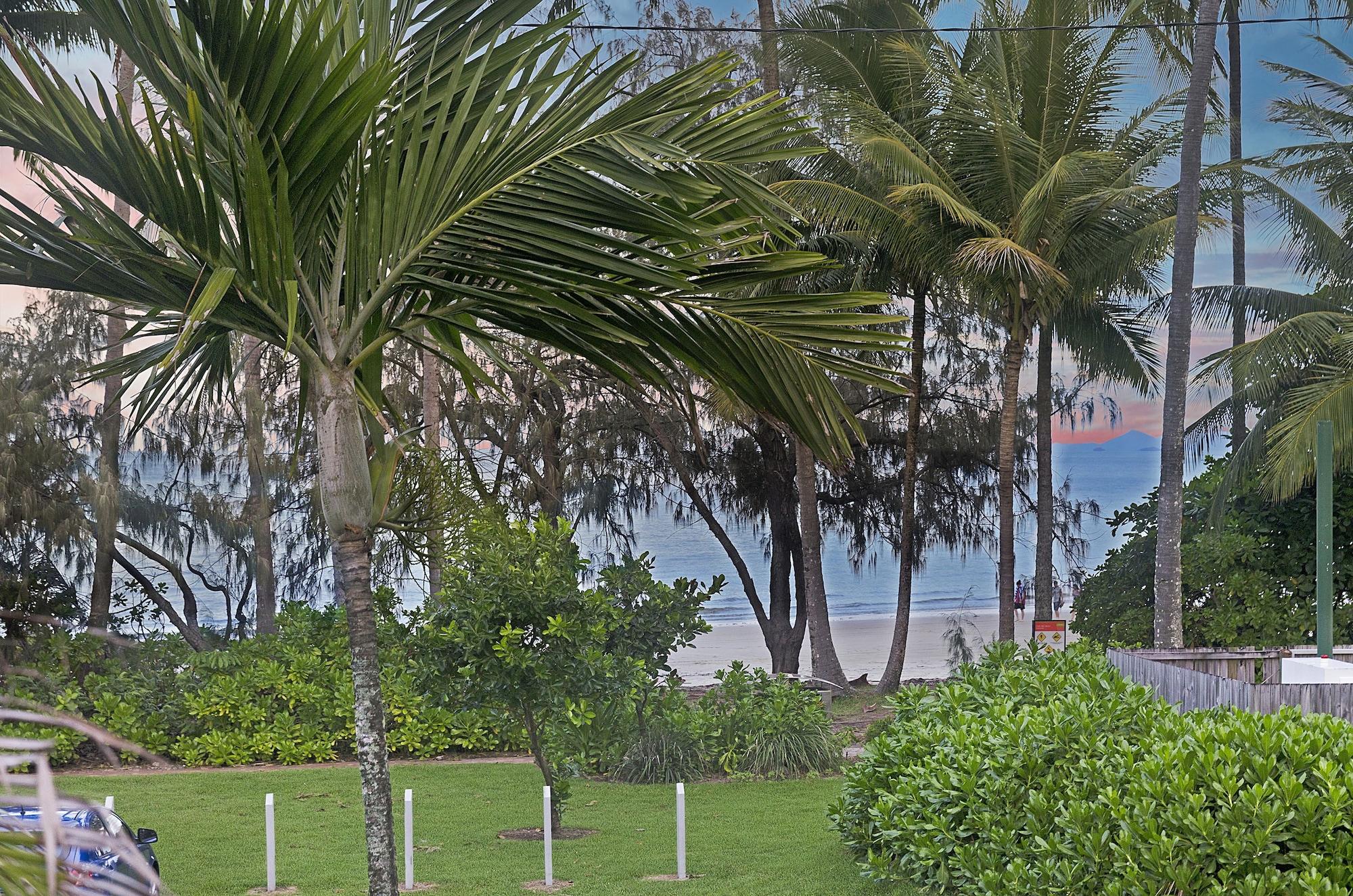 By The Sea Port Douglas Eksteriør bilde