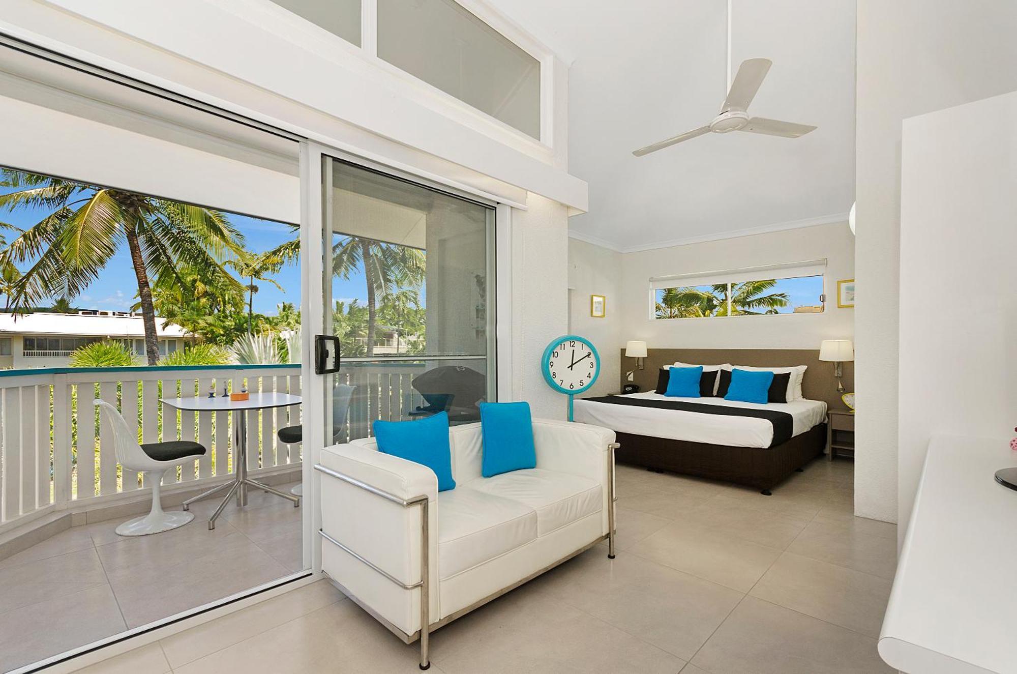 By The Sea Port Douglas Rom bilde