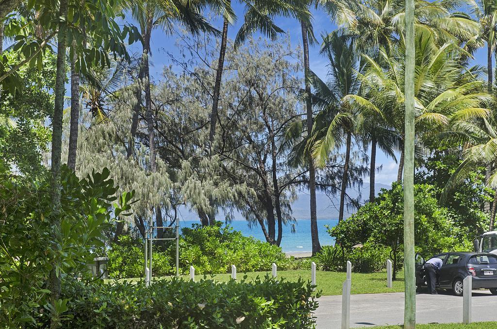 By The Sea Port Douglas Rom bilde